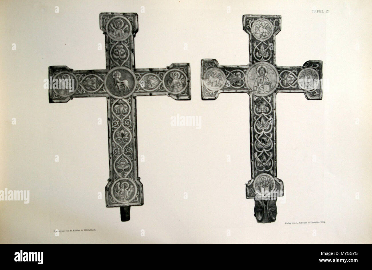 . Deutsch: Tafel 17 von Georg Humanns "Die Kunstwerke der Münsterkirche zu Essen": Rückseiten der Kreuze III und IV . 1904 (Scansione: 29.7.2006). Georg Humann (1847-1932) 249 Humann Tafel 17 Foto Stock