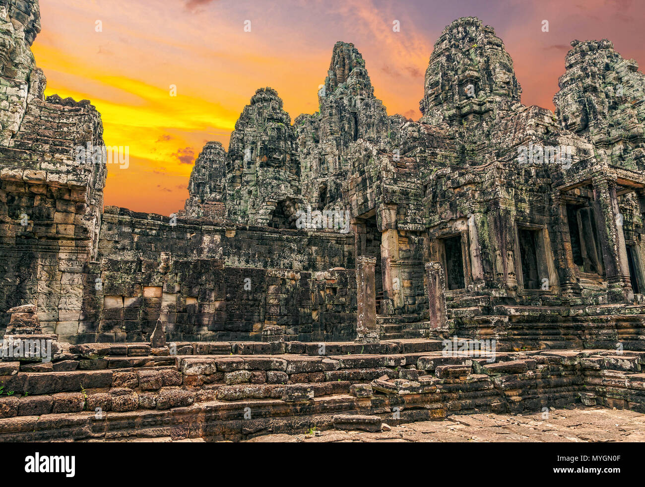 L'antico tempio Khmer di Ta Prohm al tramonto. Foto Stock