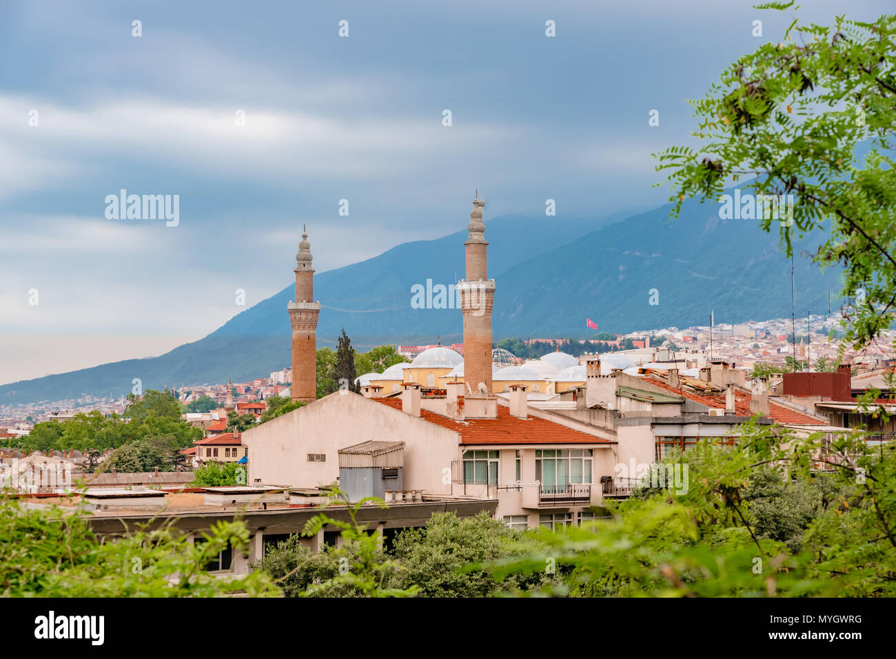 Vista aerea della città di Bursa grande moschea o Ulu Cami è più grande moschea di Bursa, Turchia.20 Maggio 2018 Foto Stock