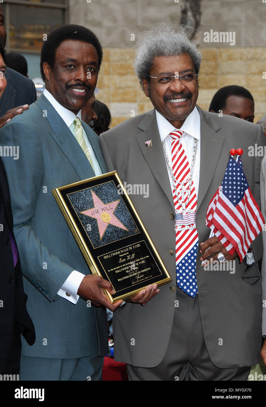 Jim Hill ( con Don King )Star Hollywood Walk of Fame a Los Angeles. Il 9 maggio 2006. - 06 HillJim Star013.jpg06 HillJim Star013 evento nella vita di Hollywood - California, tappeto rosso Evento, STATI UNITI D'AMERICA, industria cinematografica, celebrità, fotografia, Bestof, arte cultura e intrattenimento, Topix celebrità moda, migliori della vita di Hollywood, evento nella vita di Hollywood - California, movie celebrità, personaggi televisivi, musica celebrità, Topix, Bestof, arte cultura e intrattenimento, fotografia, inchiesta tsuni@Gamma-USA.com , Tsuni Credito / STATI UNITI D'AMERICA, premiato con una stella sulla Hollywood Walk ofFame in Foto Stock