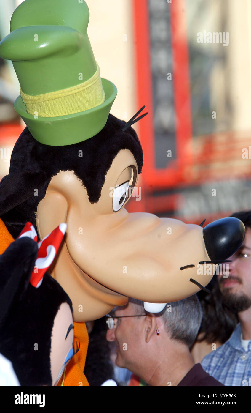 Pippo a Donald Duck 2257th stella sulla Hollywood Walk of fame a Los Angeles. Il 9 agosto 2004. - Pippo016.jpgGoofy016 evento nella vita di Hollywood - California, tappeto rosso Evento, STATI UNITI D'AMERICA, industria cinematografica, celebrità, fotografia, Bestof, arte cultura e intrattenimento, Topix celebrità moda, migliori della vita di Hollywood, evento nella vita di Hollywood - California, movie celebrità, personaggi televisivi, musica celebrità, Topix, Bestof, arte cultura e intrattenimento, fotografia, inchiesta tsuni@Gamma-USA.com , Tsuni Credito / STATI UNITI D'AMERICA, premiato con una stella sulla Hollywood Walk ofFame a Los un Foto Stock