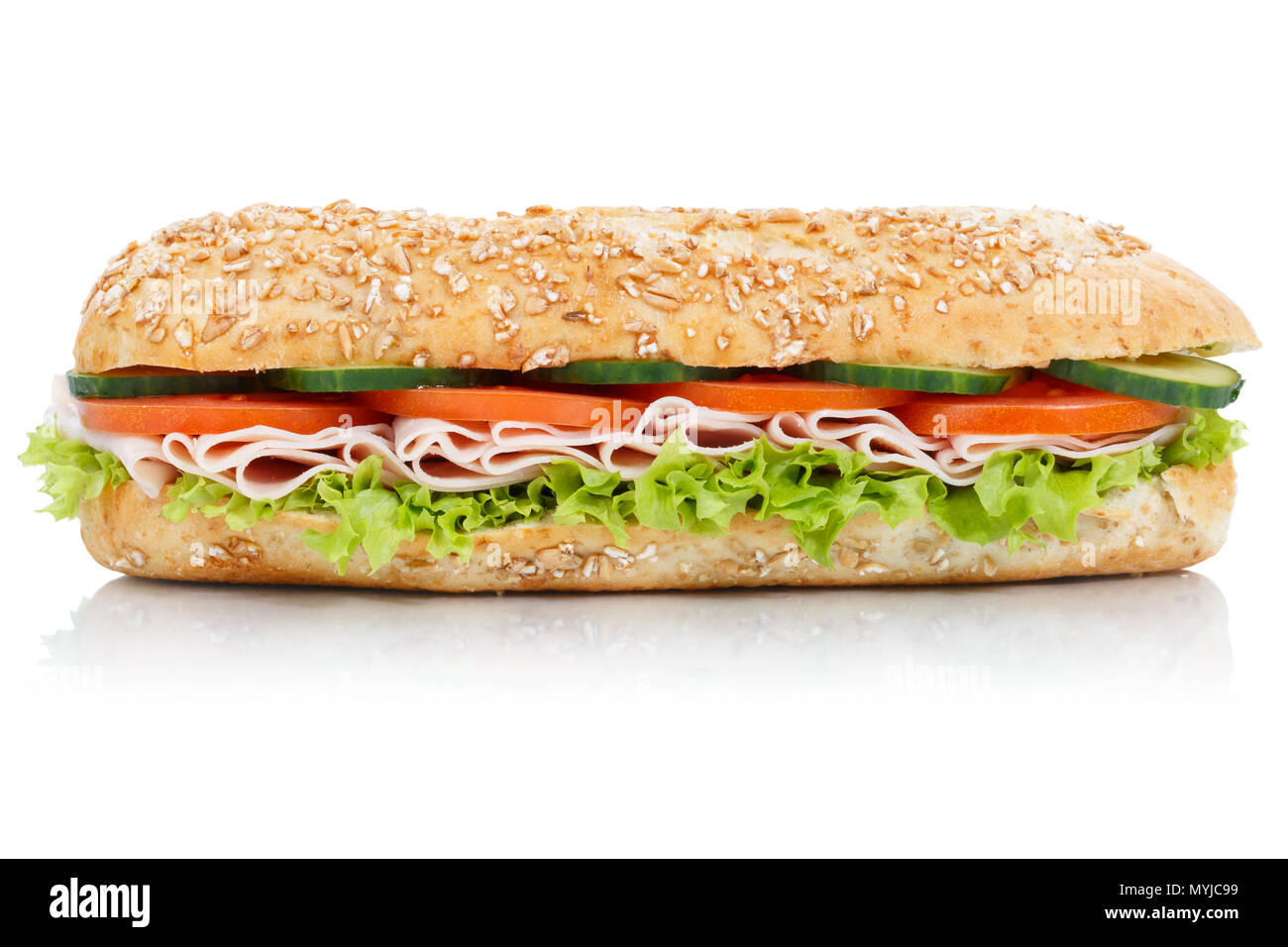 Sub sandwich con prosciutto Grani interi Grani laterali baguette isolato su uno sfondo bianco Foto Stock