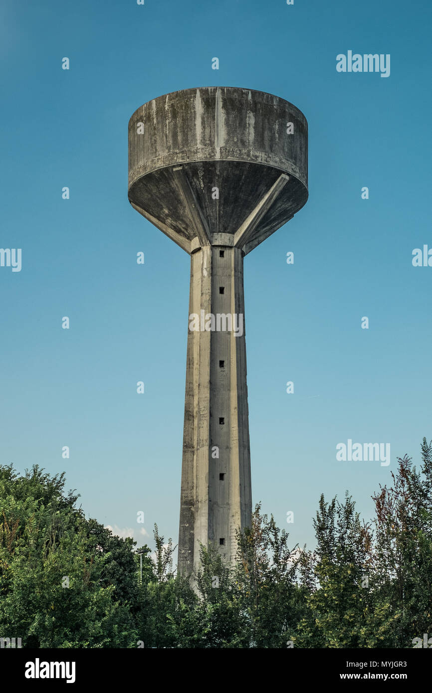 Acqua (piezometrico) torre in Val Padana, Italia. Foto Stock