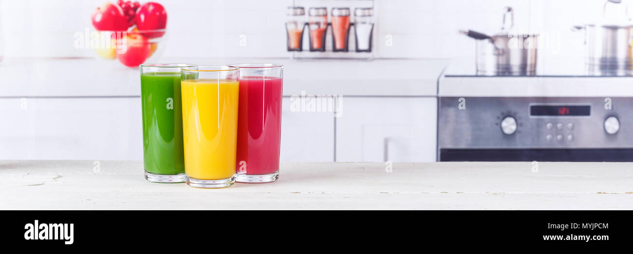 Frullato di succo di frutta frullati di frutta banner mangiare sano fresco drink Foto Stock