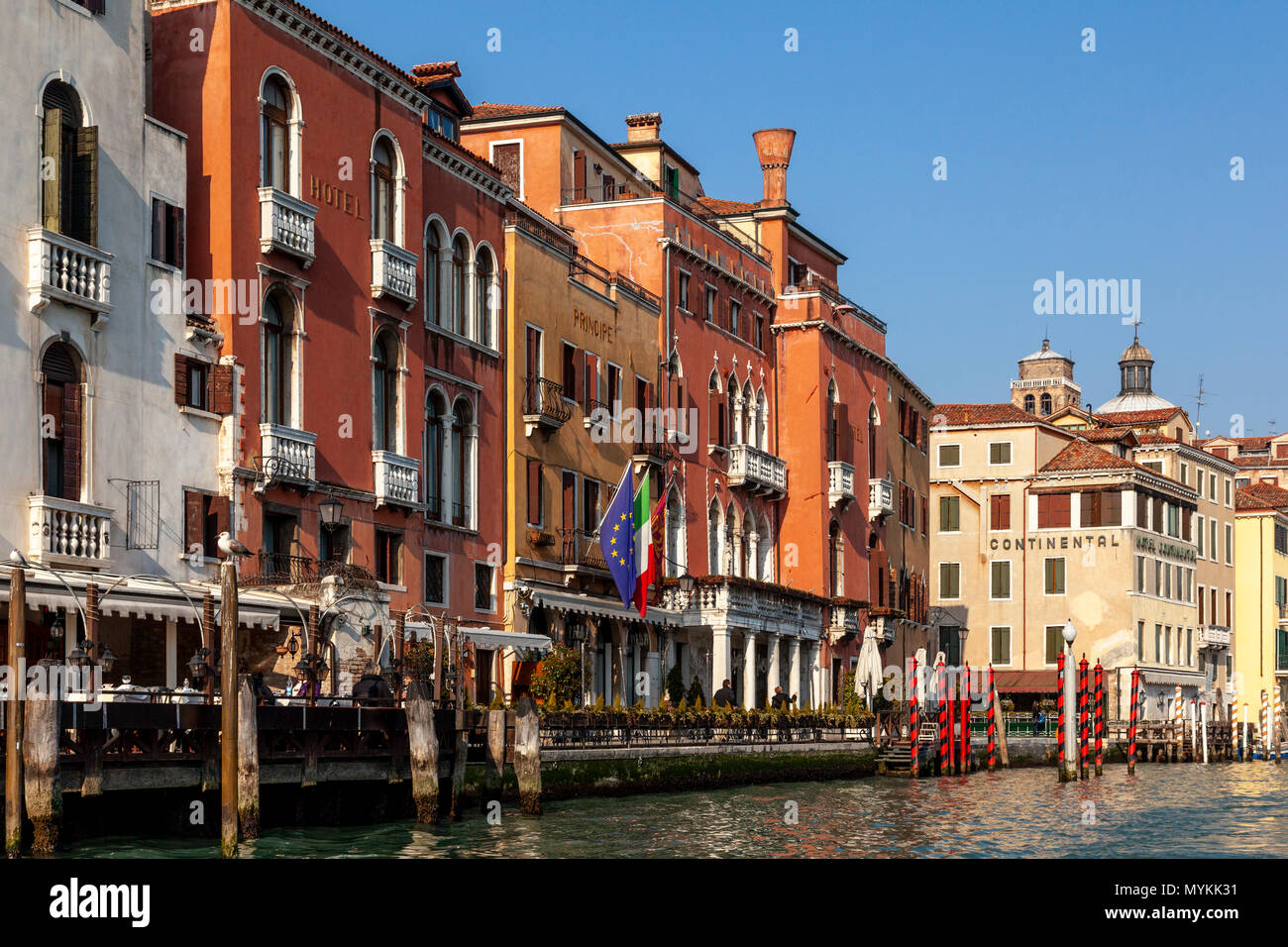 Gli alberghi a Venezia lungo il Canal Grande di Venezia, Italia Foto Stock