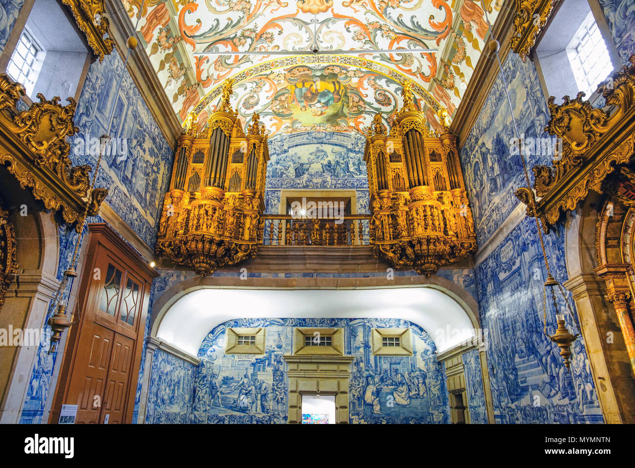 Interni colorati della chiesa della Misericordia a Viana do Castelo, Portogallo. Foto Stock