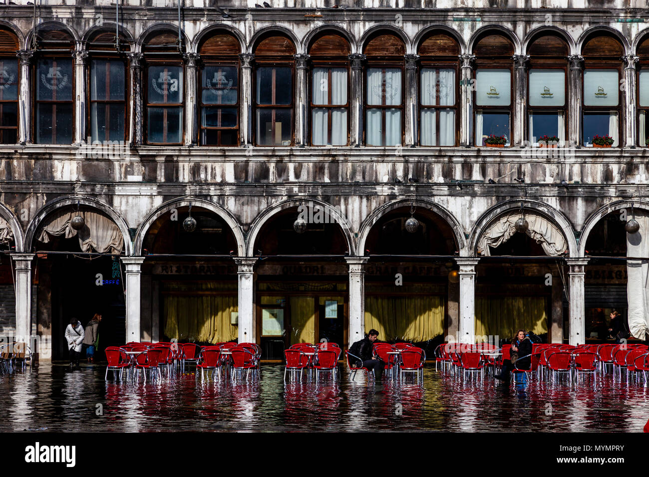 Acqua Alta (Alta Marea) In Piazza San Marco, Venezia, Italia Foto Stock