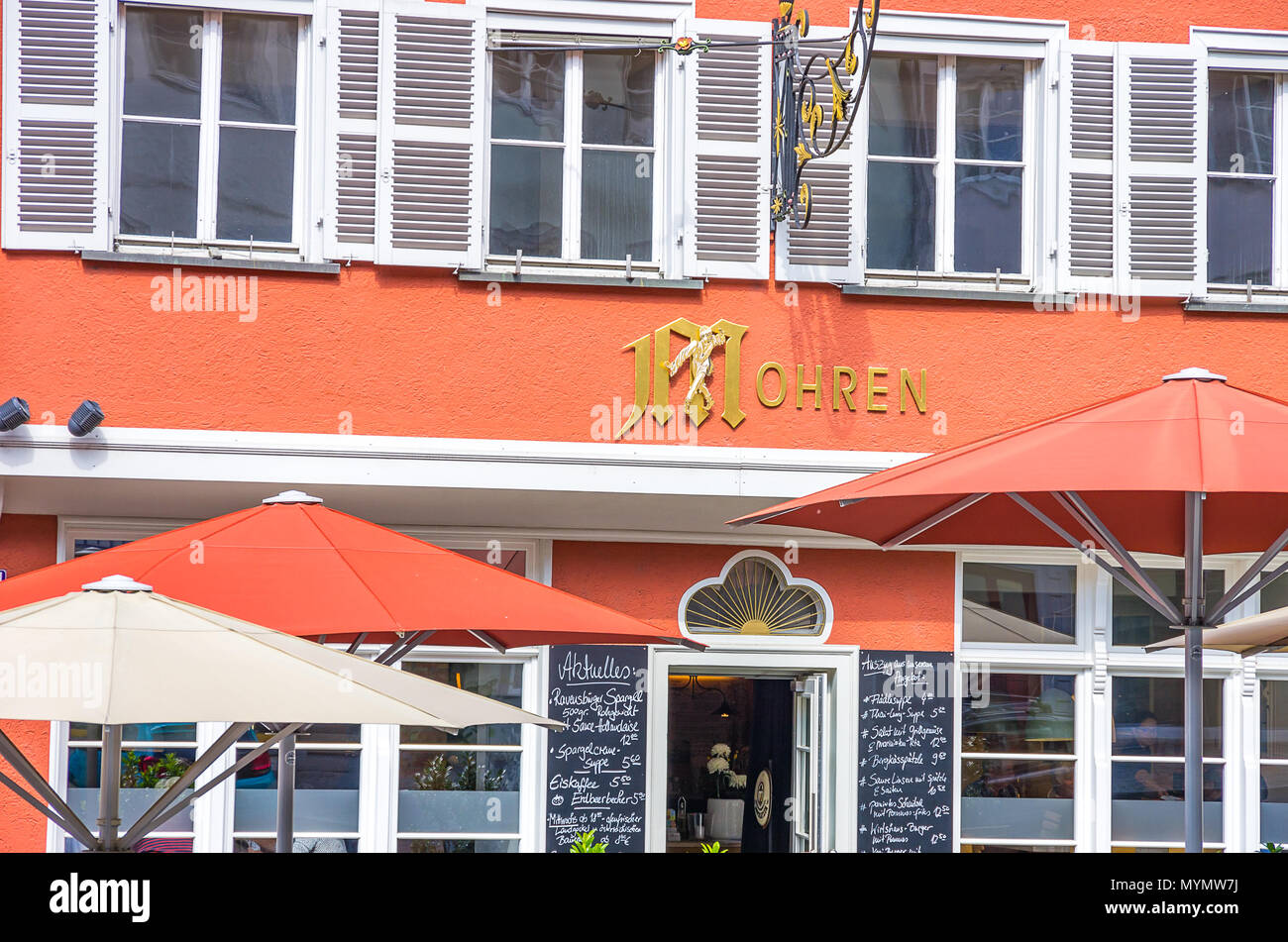 Ravensburg, Baden-Wuerttemberg, Alta Svevia, Germania - Vista Parziale della facciata esterna della taverna Mohren. Foto Stock