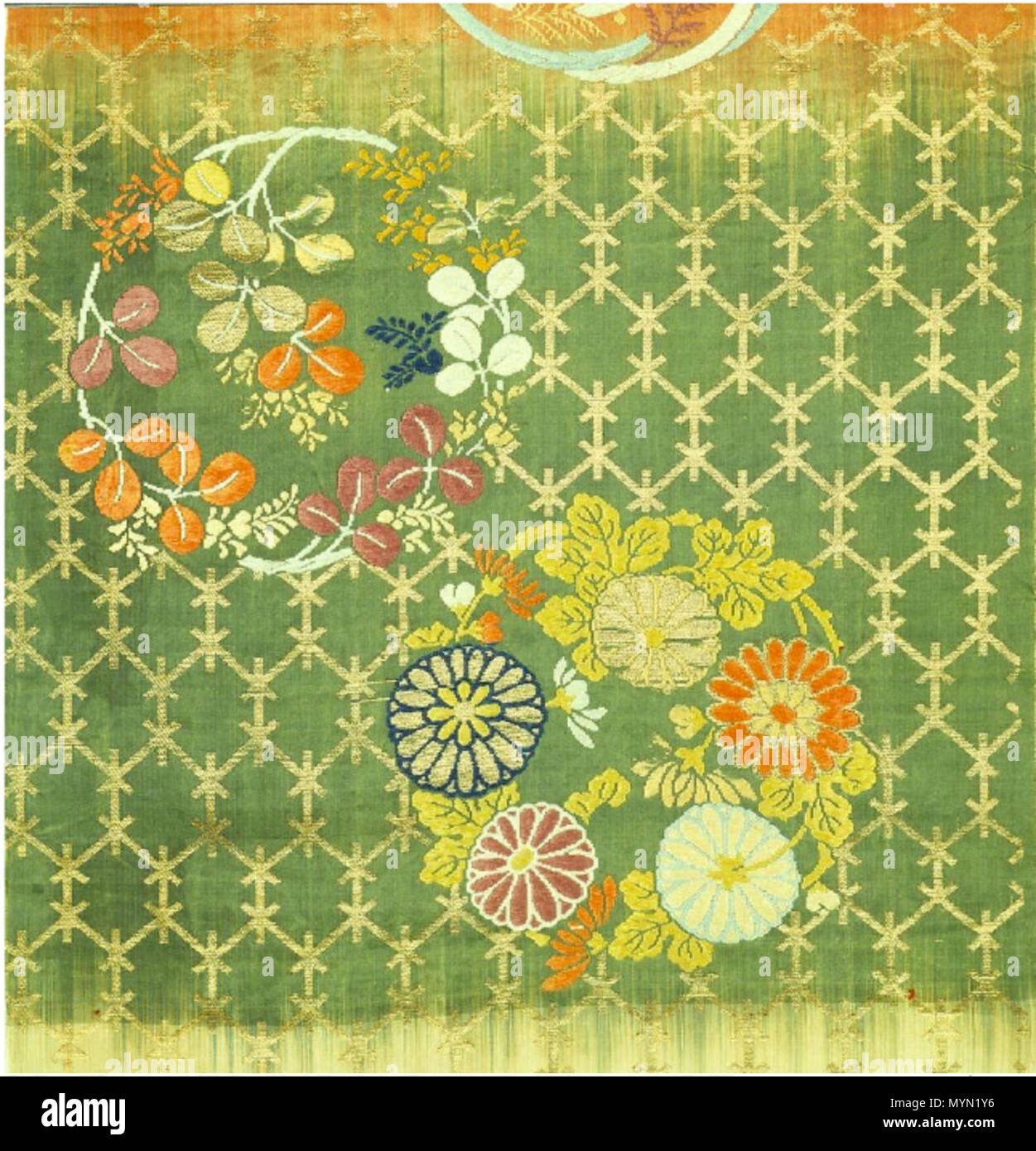 . Inglese: frammento di No robe (karaori ??) Medio: seta con carta dorato Dimensioni: H x W: 250 x 38,5 cm (98 7/16 x 15 3/16 in) tipo: Costume e di origine tessile: quartiere Nishijin, Kyoto, prefettura di Kyoto, Giappone argomento: fiore, periodo Edo (1615 - 1868), n., Giappone, oro, arte giapponese, resistere tintura, a trama patterning di linea di credito: dono di Charles Lang Freer Data: seconda metà del XVIII secolo Periodo: Periodo Edo . Data sconosciuta. Freer gallery, nessuna data 390 n. accappatoio (karaori) Foto Stock