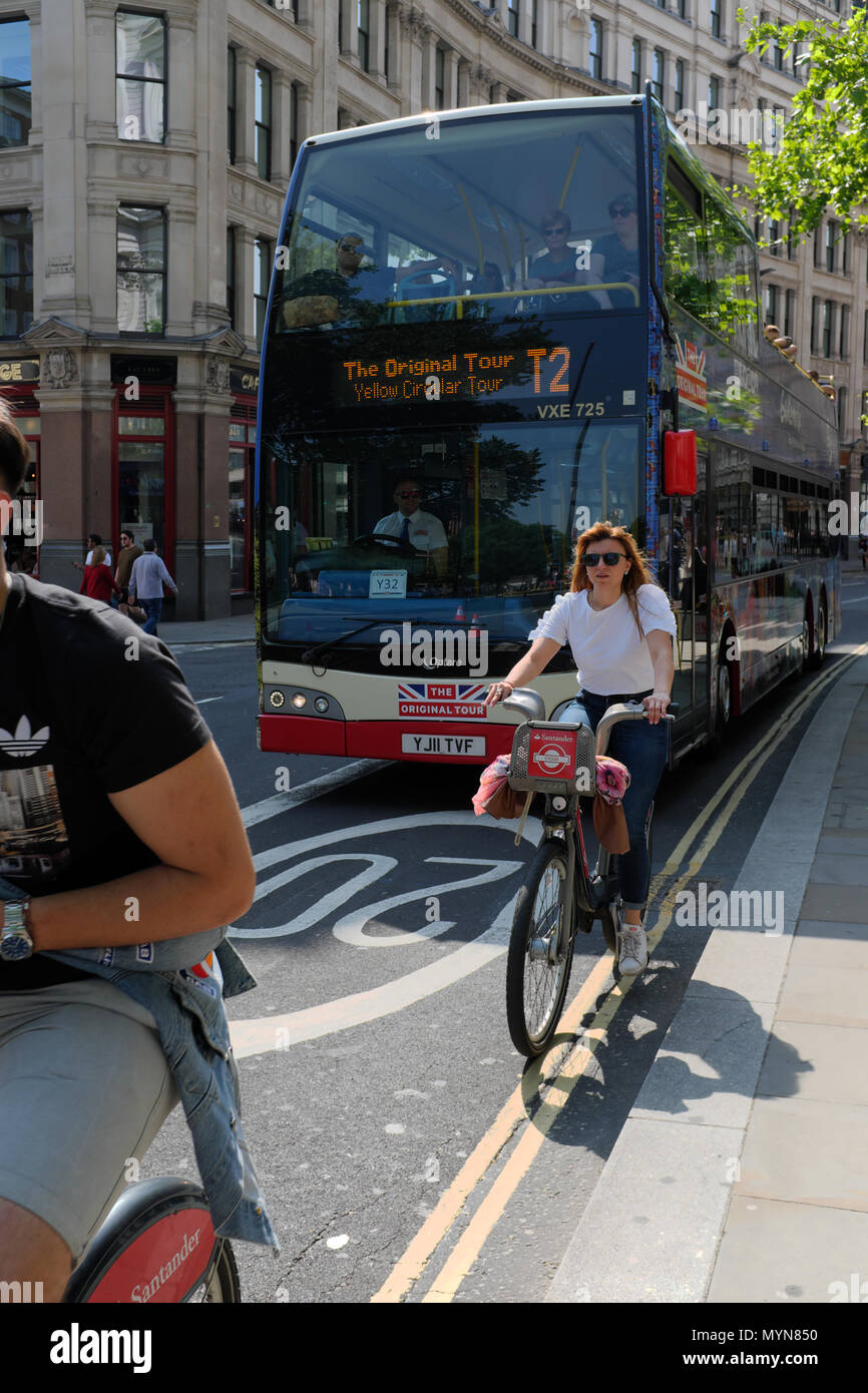 Escursioni in bicicletta nella City di Londra, London, England, Regno Unito Foto Stock