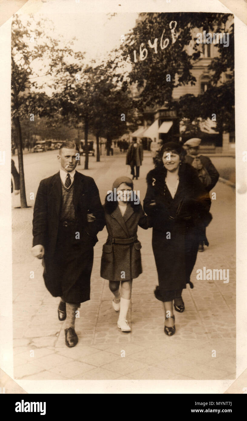 Una gita in famiglia ebraica, Katowice, Polonia, nel 1933 circa. La famiglia fuggì in Danimarca prima dell'invasione nazista della Polonia. Ciò che il loro destino era nella Danimarca occupata non è noto, ma la bambina finì in Inghilterra. Foto Stock
