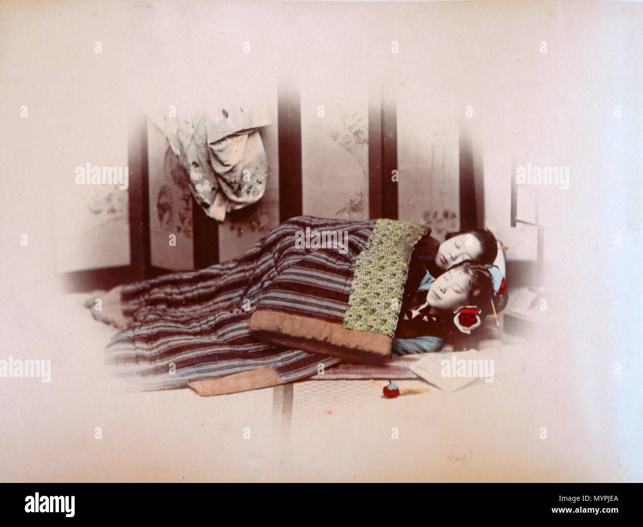 . Français : Photographies peintes du Japon datant d'avant 1886, d'aprés une nota marqué sur le livret contenant les photos. Auteur présumé des photos originales: Adolfo Farsari. Inglese: fotografia dipinta dal Giappone, risalenti a prima del 1886, secondo una nota scritta sull'album contenente le fotografie. Presunto autore della foto originale: Adolfo Farsari. prima del 1886. Adolfo Farsari (1841 - 1898) fotografie HDR da Esby (PARLA) 269 Japon-1886-15 Foto Stock