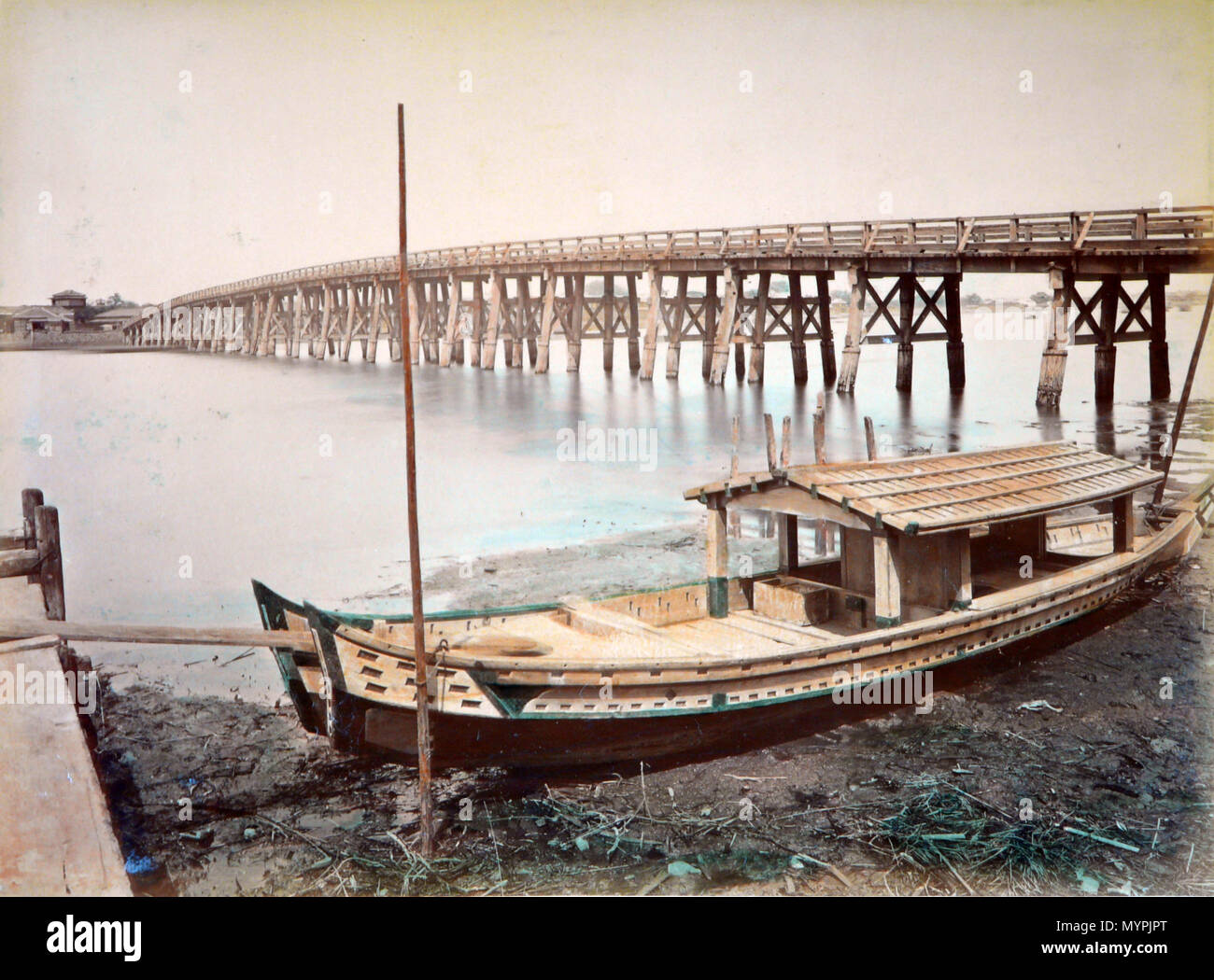 . Français : Photographies peintes du Japon datant d'avant 1886, d'aprés une nota marqué sur le livret contenant les photos. Auteur présumé des photos originales: Adolfo Farsari. Inglese: fotografia dipinta dal Giappone, risalenti a prima del 1886, secondo una nota scritta sull'album contenente le fotografie. Presunto autore della foto originale: Adolfo Farsari. prima del 1886. Adolfo Farsari (1841 - 1898) fotografie HDR da Esby (PARLA) 269 Japon-1886-28 Foto Stock