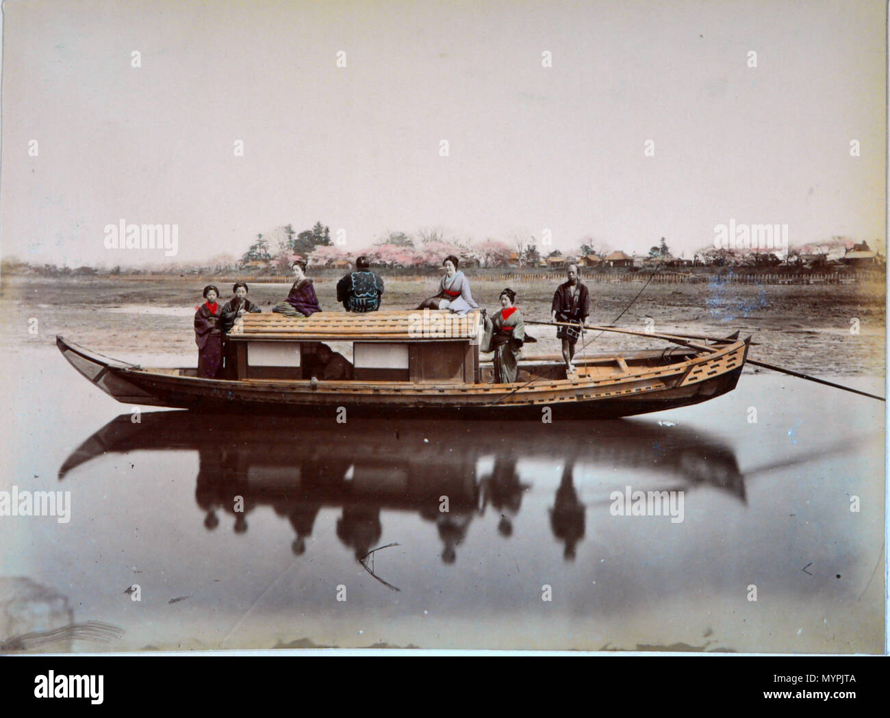 . Français : Photographies peintes du Japon datant d'avant 1886, d'après une nota marqué sur le livret contenant les photos. Auteur présumé des photos originales: Adolfo Farsari. Inglese: fotografia dipinta dal Giappone, risalenti a prima del 1886, secondo una nota scritta sull'album contenente le fotografie. Presunto autore della foto originale: Adolfo Farsari. prima del 1886. Adolfo Farsari (1841 - 1898) fotografie HDR da Esby (PARLA) 269 Japon-1886-32 Foto Stock