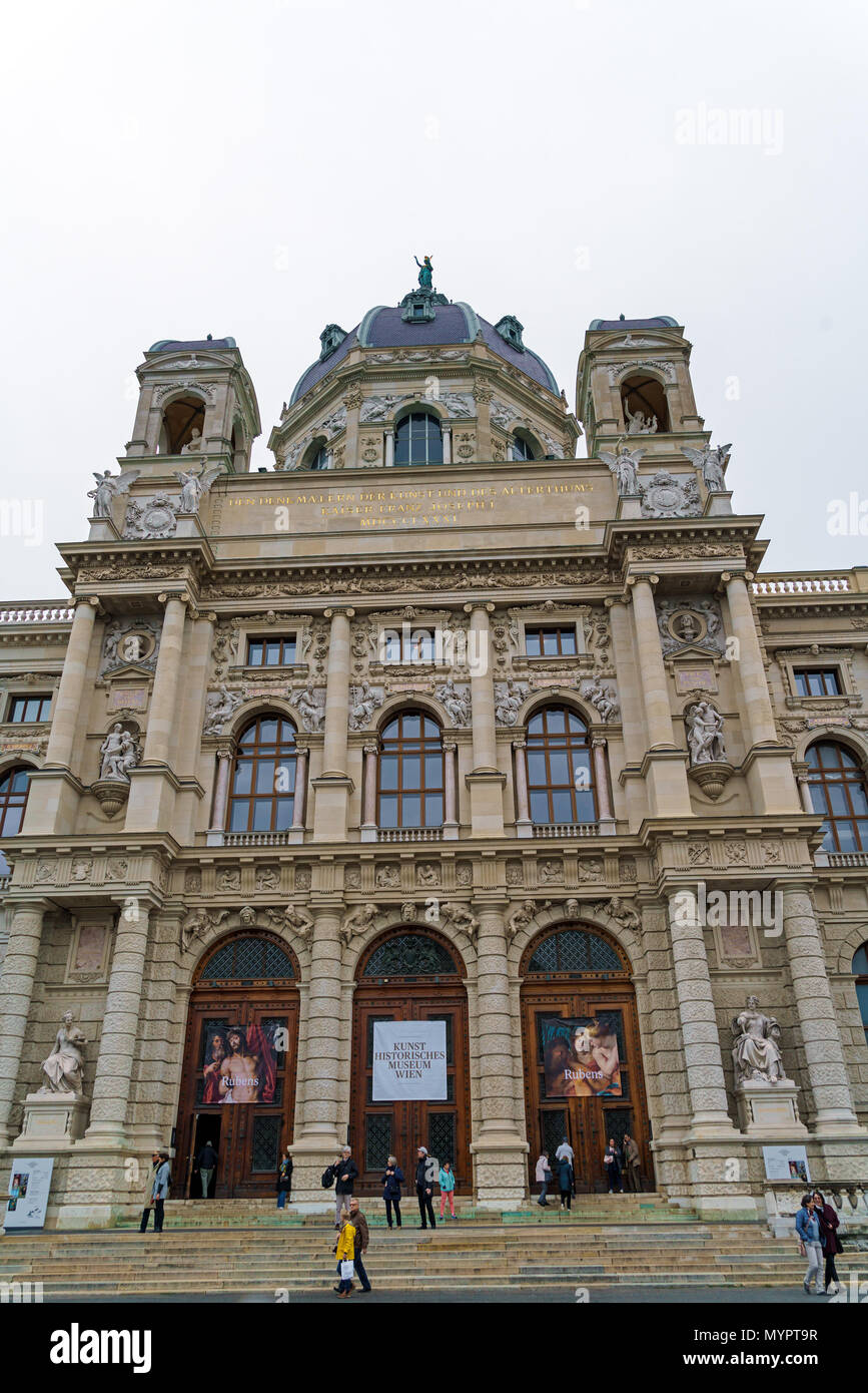 Vienna, Austria - 22 Ottobre 2017: facciata del Museo di Storia dell'arte o Kunsthistorisches Museum (1871-1891) su Maria-Theresien-Platz Foto Stock