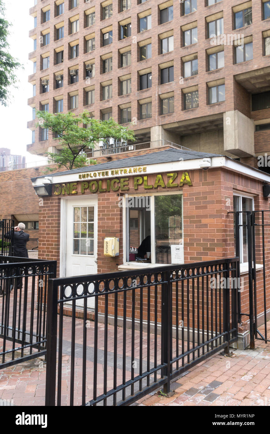 New York City Quartier generale di polizia, Dipendenti ingresso, uno di polizia Plaza, NYC Foto Stock