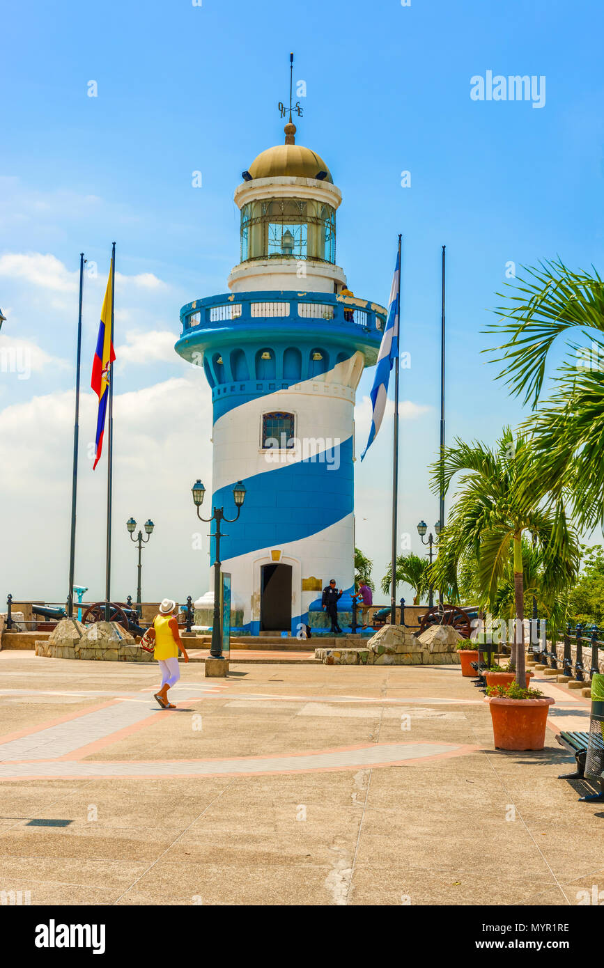 Guayaquil, Ecuador - 16 Aprile 2016: faro sul trop della collina di Santa Ana a Guayaquil in Ecuador. Foto Stock