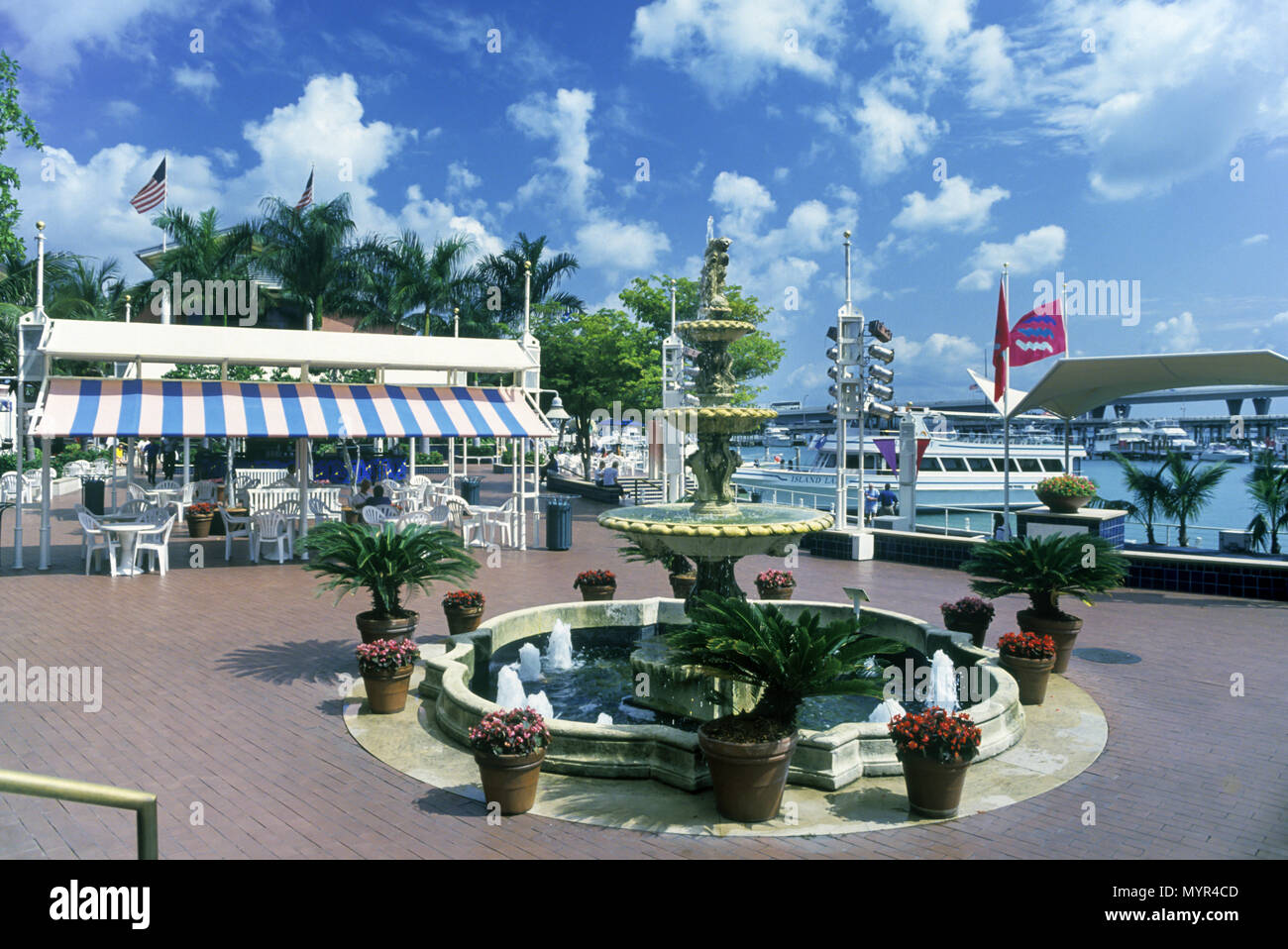 1992 fontana storica al Bayside Marketplace Mall Downtown Miami Florida USA Foto Stock