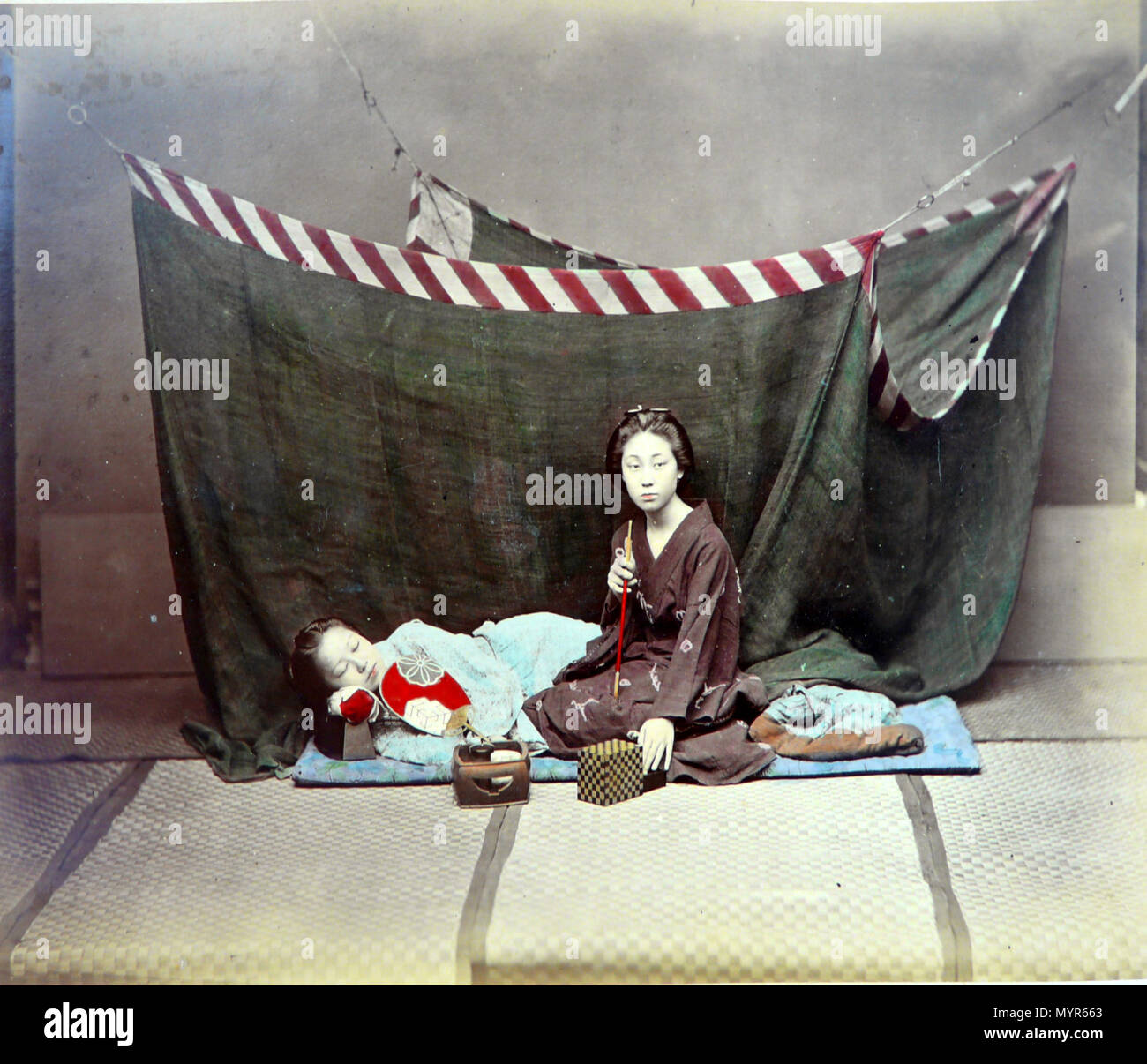 . Français : Photographies peintes du Japon datant d'avant 1886, d'aprés une nota marqué sur le livret contenant les photos. Auteur présumé des photos originales: Adolfo Farsari. Inglese: fotografia dipinta dal Giappone, risalenti a prima del 1886, secondo una nota scritta sull'album contenente le fotografie. Presunto autore della foto originale: Adolfo Farsari. prima del 1886. Adolfo Farsari (1841 - 1898) fotografie HDR da Esby (PARLA) 269 Japon-1886-03 Foto Stock