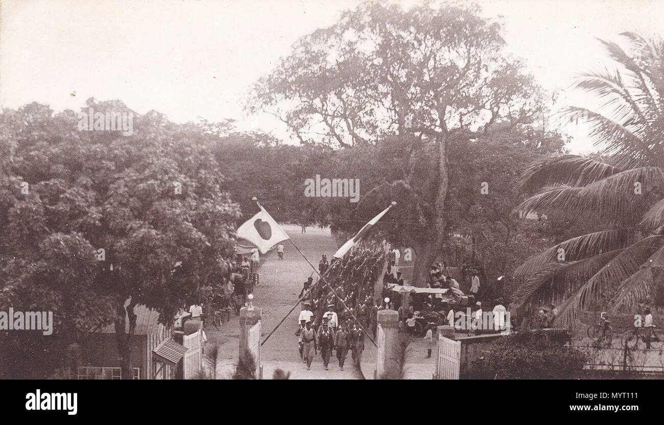 . 中文: 高雄州立高雄中學校學生行軍返校 . circa 1939. 2 sconosciuto Takao Senior High marzo tornare Foto Stock . 中文: 高雄州立高雄中學校學生行軍返校 . circa 1939. 2 sconosciuto Takao Senior High marzo tornare Foto Stock