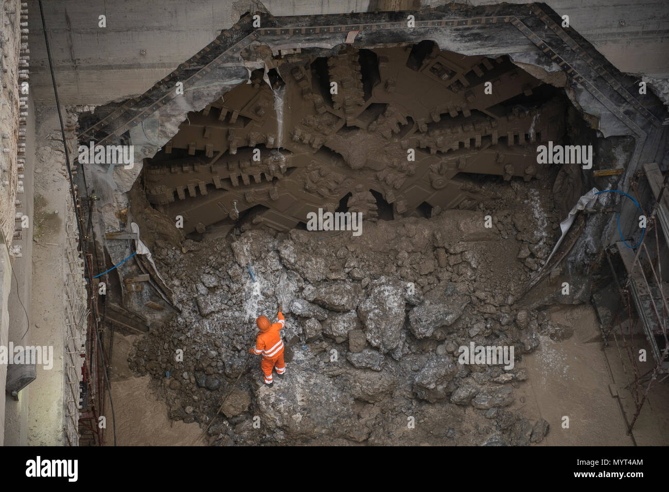 Torino, Italia. Il 7 giugno, 2018. Arrivo della tbm 'Masha' mole di foratura per il collegamento della metropolitana di Torino a Lingotto. Credito: Stefano Guidi/ZUMA filo/Alamy Live News Foto Stock