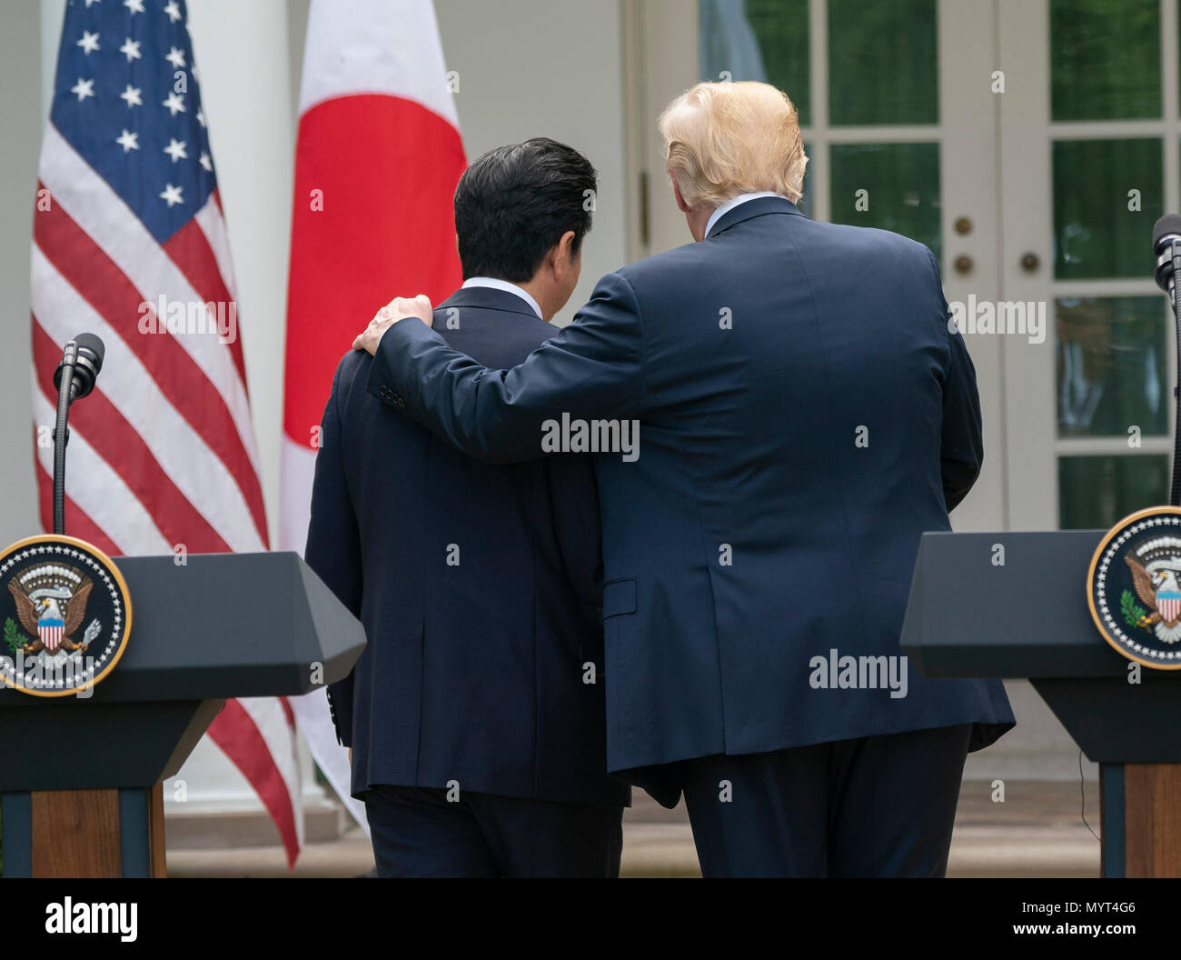 Il Presidente degli Stati Uniti, Trump e il Primo Ministro giapponese Shinzo Abe tenere una conferenza stampa presso la Casa Bianca a Washington DC, Giugno 7, 2018. Credito: Chris Kleponis/CNP /MediaPunch Foto Stock
