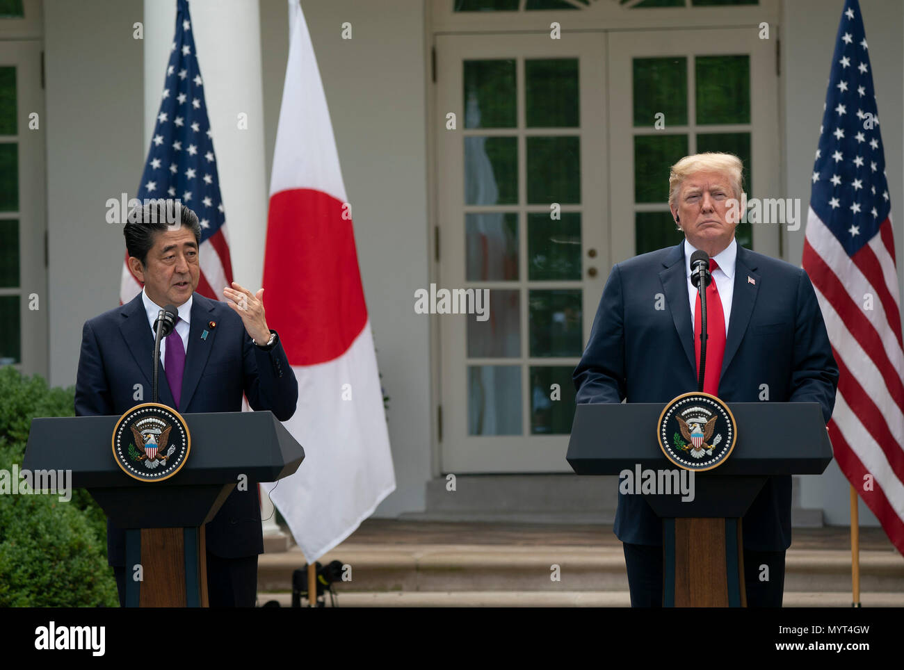Il Presidente degli Stati Uniti, Trump e il Primo Ministro giapponese Shinzo Abe tenere una conferenza stampa presso la Casa Bianca a Washington DC, Giugno 7, 2018. Credito: Chris Kleponis/CNP /MediaPunch Foto Stock