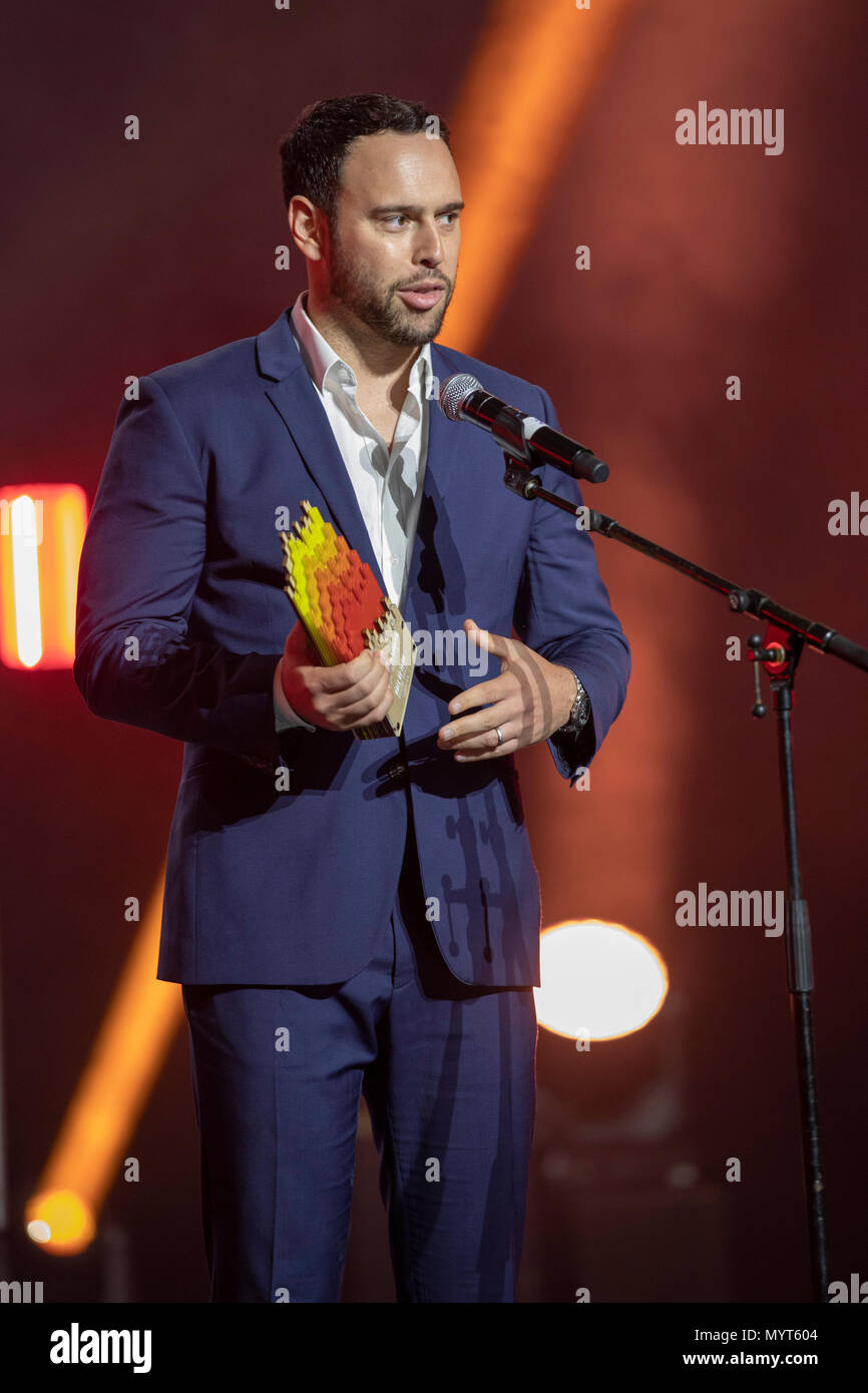 Cannes, Francia, 7 giugno 2018, Scooter Braun, American talent manager, produttore, scrittore e uomo d'affari ha ricevuto il Midem Hall of Fame Award durante il Midem 2018 presso il Palais des Festivals in Cannes © ifnm / Alamy Live News Foto Stock