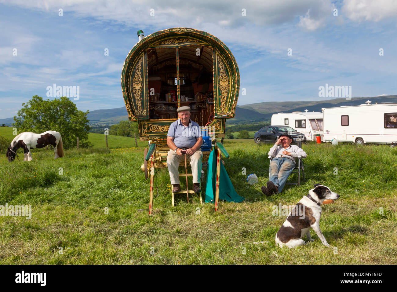 Appleby-in-Westmoreland, U.K. Il 7 giugno 2018. I viaggiatori a Appleby Horse Fair. La fiera è esistita dal 1685 sotto la protezione di una carta concessa dal re Giacomo II. A partire dalla prima settimana di giugno e in esecuzione per una settimana la fiera è visitata da Romany Zingari, cavallo di commercianti e viaggiatori provenienti da tutta Europa/ Credito: Mark Richardson/Alamy Live News Foto Stock
