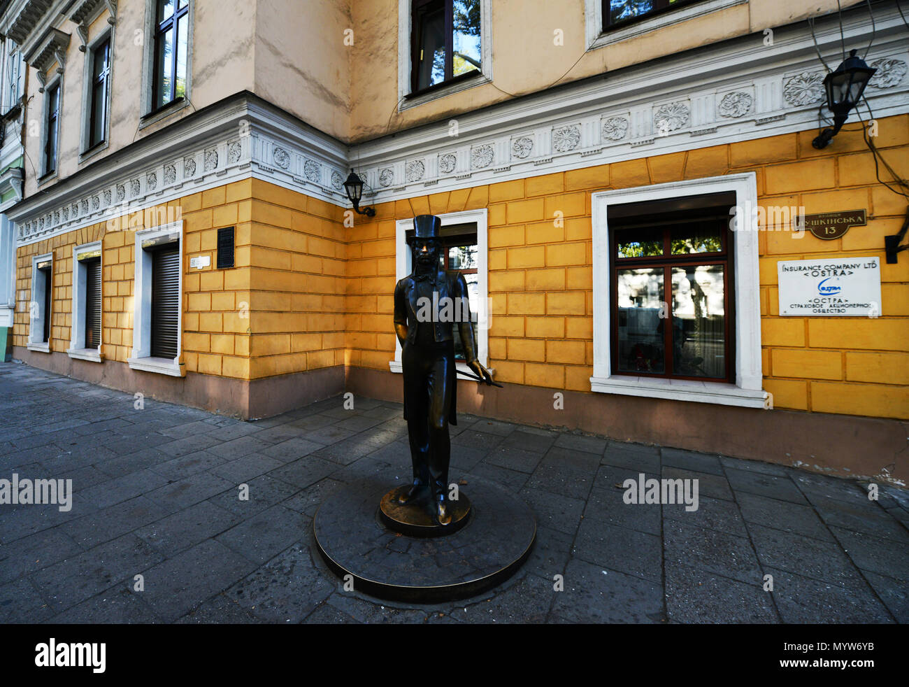 La scultura del poeta Alexander Sergeevich Pushkin su via Pushkin in Odessa. Foto Stock