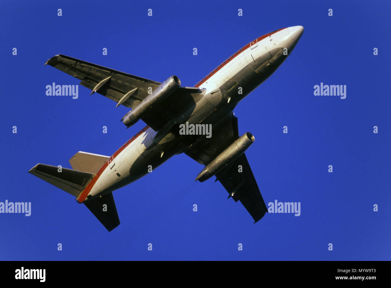 1992 Silhouette storico di volo aereo commerciale Foto Stock