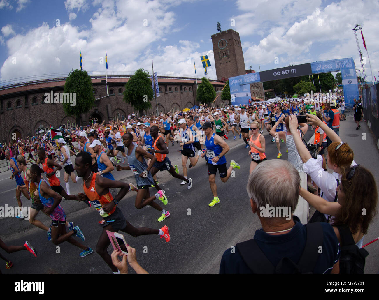 Stoccolma, Svezia - 2 giugno 2018. L'inizio del quarantesimo Stockholm marathon 2018 in presenza di temperature molto calde. Foto Stock