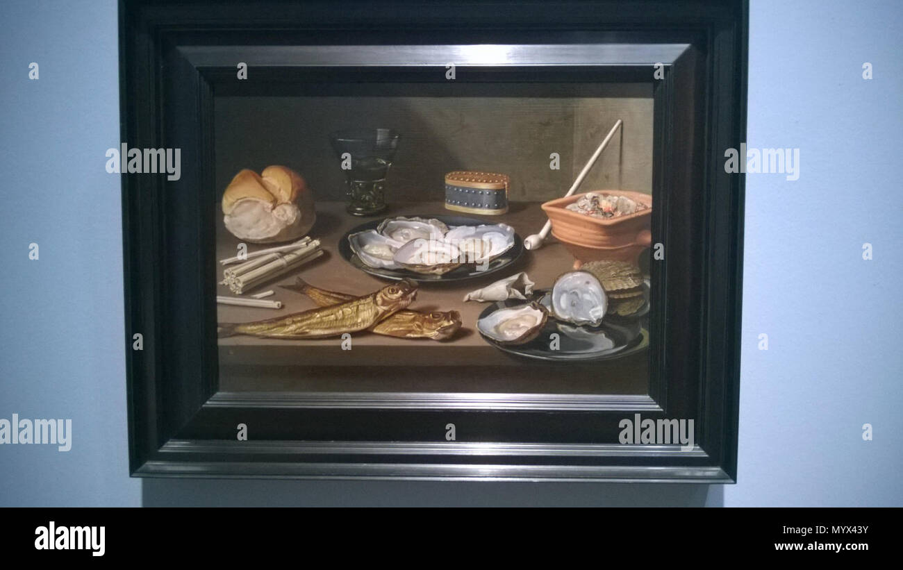 . Inglese: Foto di still life pittura in il Frans Hals Museum durante "una tabella globale' exhibition . Natura morta con ostriche di aringhe e di fumare ingranaggio . circa 1625 111 una tabella globale - ancora vita dipinti in Frans Hals Museum Dicembre 2017 02 Foto Stock