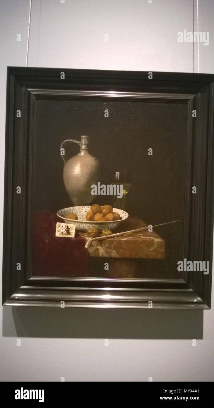 . Inglese: Foto di still life pittura in il Frans Hals Museum durante "una tabella globale' exhibition . ancora in vita con i dadi della tubazione e del tabacco . 5 dicembre 2017, 13:35:31 111 una tabella globale - ancora vita dipinti in Frans Hals Museum Dicembre 2017 04 Foto Stock