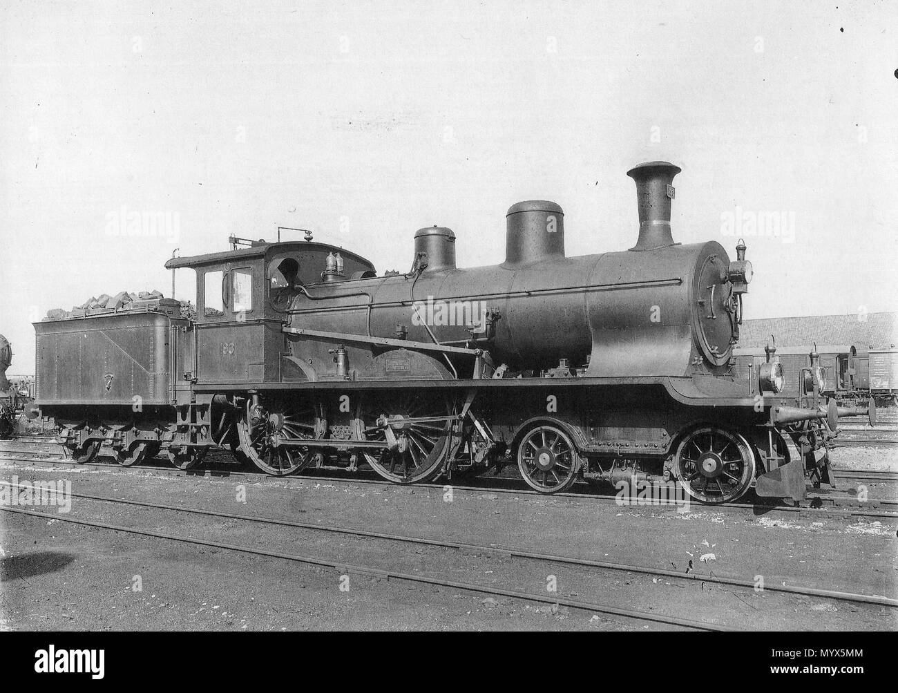 . Deutsch: Schnellzuglocomotive Nr. 193 des tipi A 2/4 der schweizerischen Bundesbahnen mit Schlepp-Tender, gebaut 1906 inn der schweizerischen Locomotiv- und zů Machines-Fabrique Winterthur (Tess.-Nr. 1717), 1924 außer Dienſt geſtellt und anſchließend abgebrochen. . Dopo 1905. 1 sconosciuto 193A24SBBCFFFFSi Foto Stock