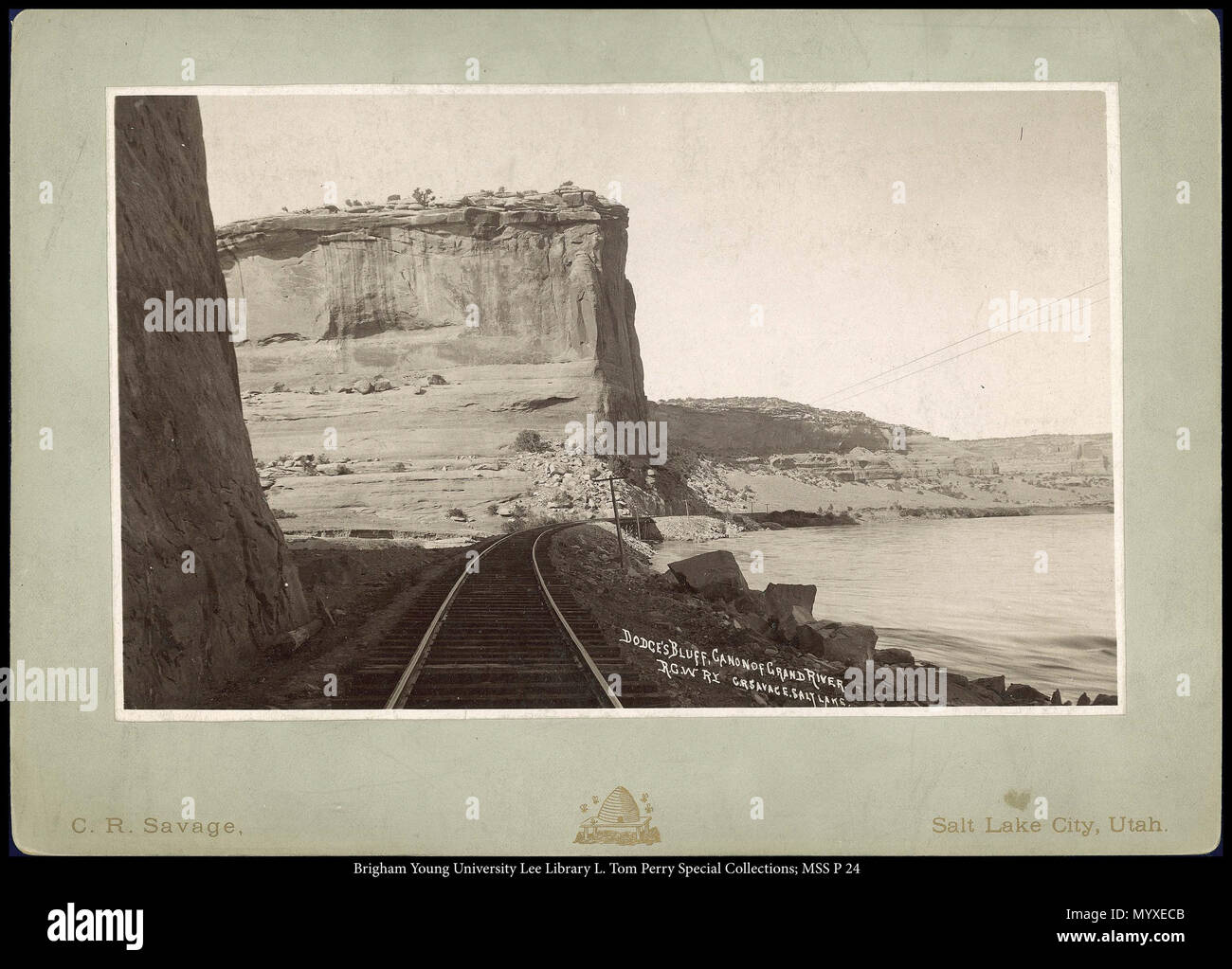 Chiamare il numero #: mss P24 scatola 7 Cartella 3 . MSS 594 P 24 B7 F3. circa 1874 8 Dodge's Bluff, canonico del gran fiume, R.G.W.Ry. (Rio Grande Western Railway) C.R. Savage, Salt Lake. Foto Stock