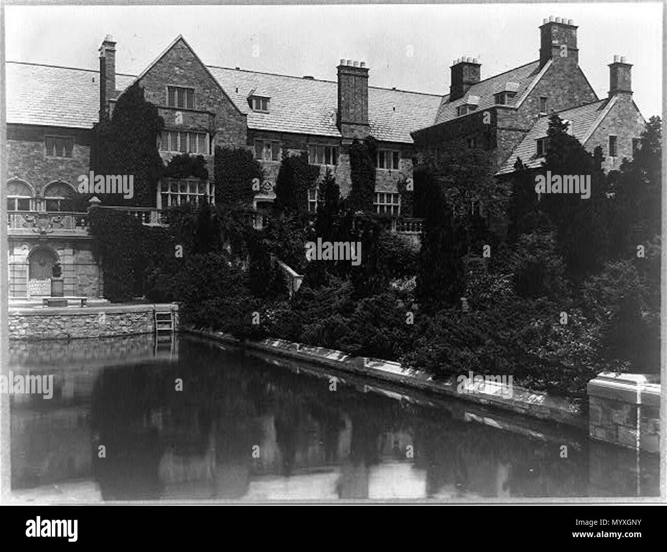 Killenworth2C George Dupont Pratt house2C Glen Cove2C New York. Vista della casa da piscina Foto Stock