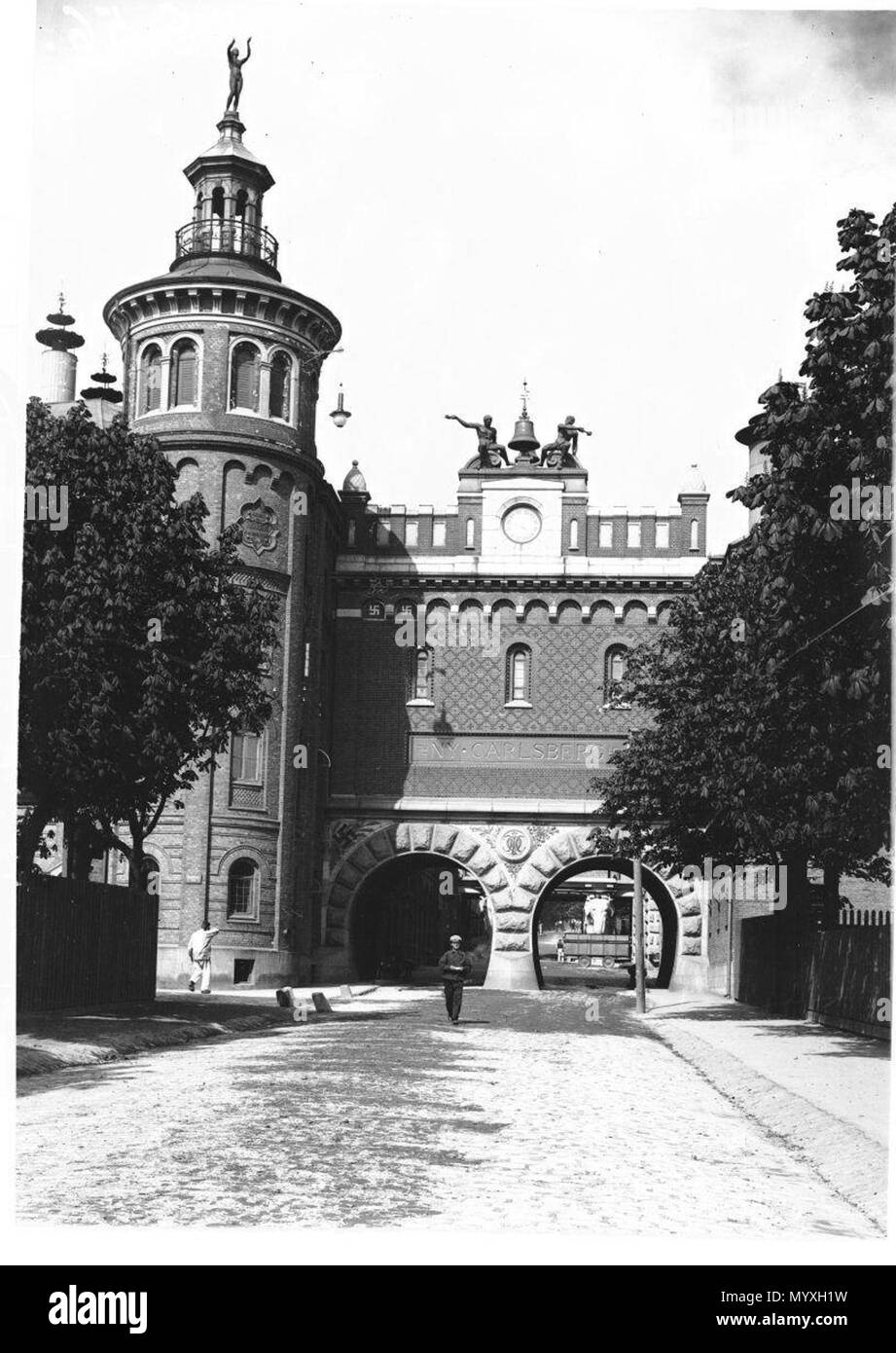 . Inglese: Il Dipylon cancello in Carlsberg di Copenhagen, Danimarca . circa 1900s. Fritz Theodor Benzen 27 Dupylon (Fritz Theodor Benzen) Foto Stock