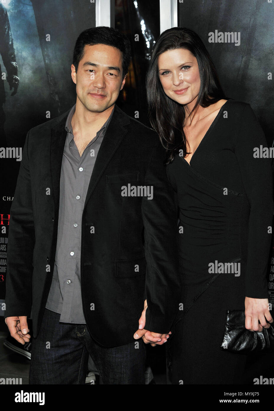 Tim Kang e moglie - venerdì il tredicesimo Premiere al Chinese Theatre di Los Angeles.KangTim moglie 20 evento nella vita di Hollywood - California, tappeto rosso Evento, STATI UNITI D'AMERICA, industria cinematografica, celebrità, fotografia, Bestof, arte cultura e intrattenimento, celebrità moda, migliori della vita di Hollywood, evento nella vita di Hollywood - California, moquette rossa e dietro le quinte, musica celebrità, Topix, coppia, famiglia ( marito e moglie ) e i bambini- figli, fratelli e sorelle inchiesta tsuni@Gamma-USA.com, Credito Tsuni / USA, 2006-2009 Foto Stock