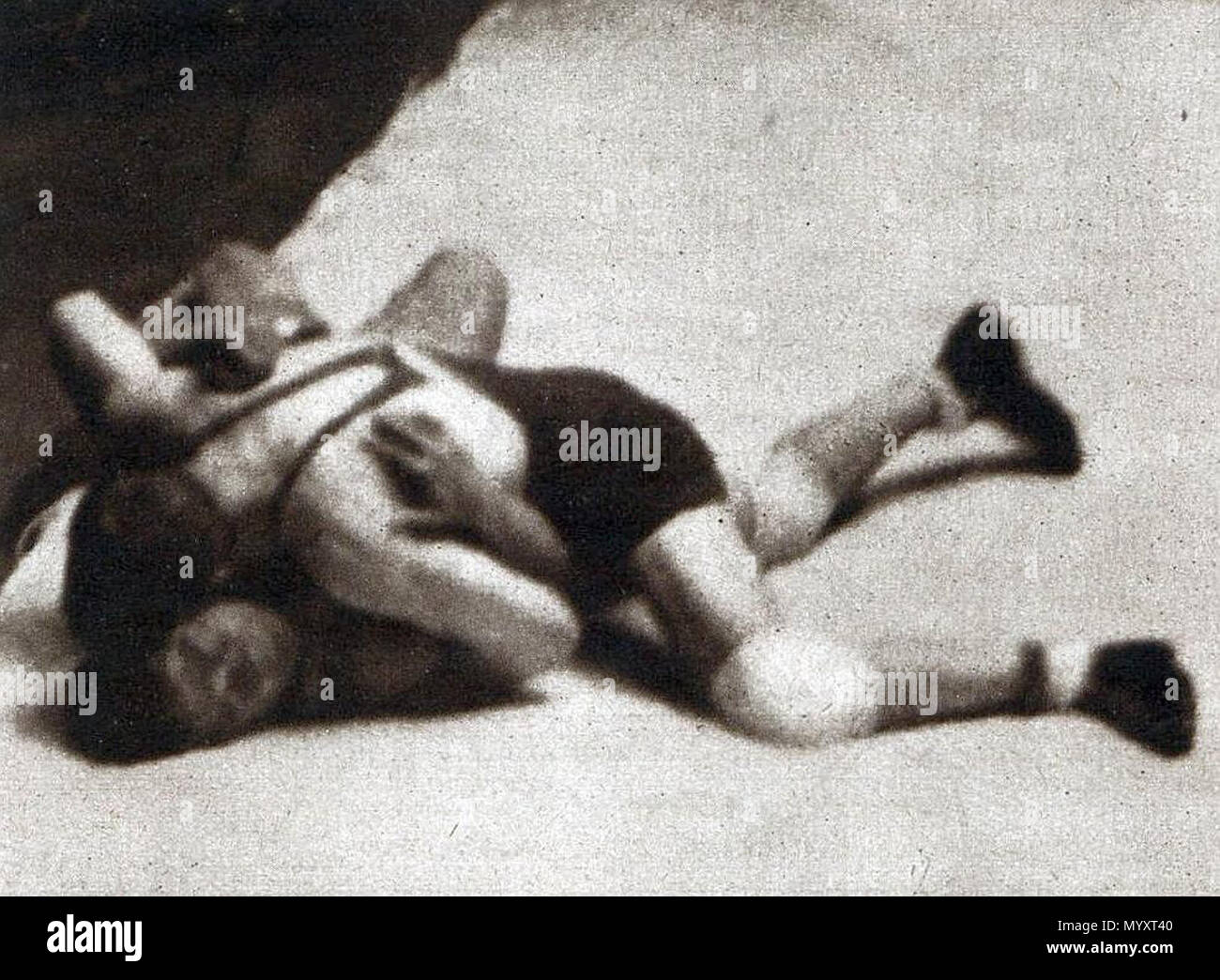 21 Charles Pacôme, campione olympique de lutte poids légers en 1932, sur le japonais E. Suzuki Foto Stock
