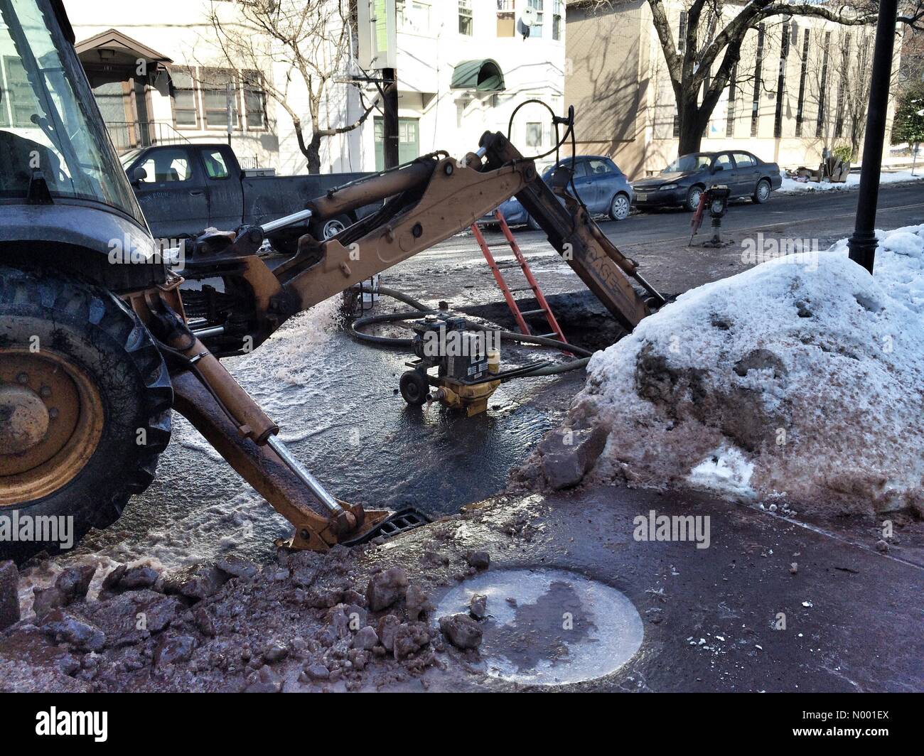 New Brunswick, New Jersey, USA. 18 Febbraio, 2015. Acqua principali break in New Brunswick, New Jersey, che ha chiuso la Middlesex County Courthouse Family Credit: JimNest / StockimoNews/Alamy Live News Foto Stock