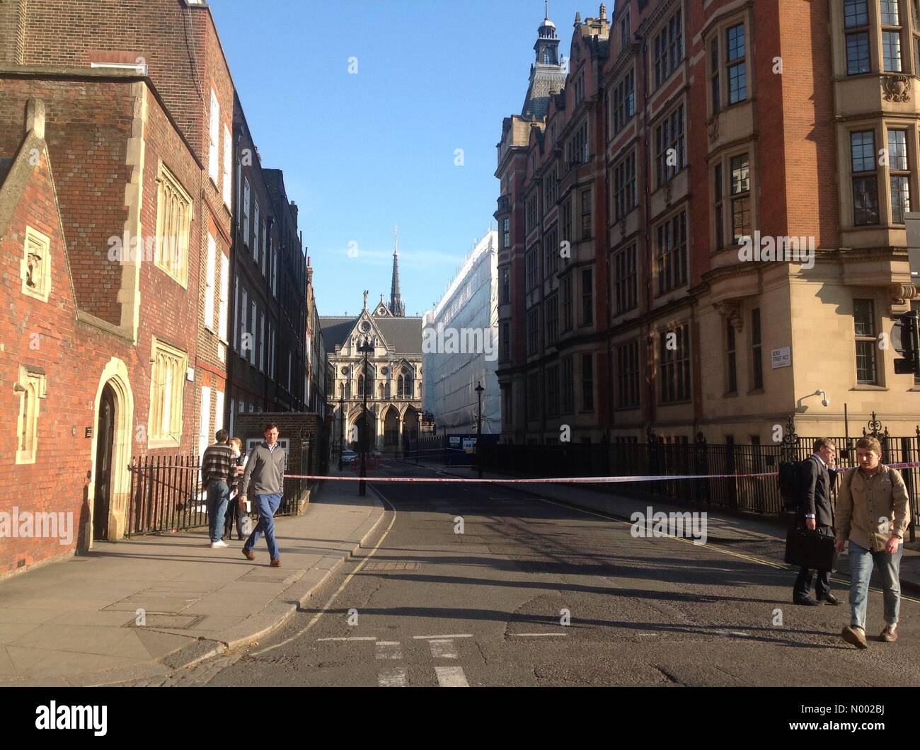 Il Portogallo Street, Londra, Regno Unito. Xx Apr, 2015. LSE edificio crolla. Nessuno è stato ucciso. Credito: Clara Copley / StockimoNews/Alamy Live News Foto Stock