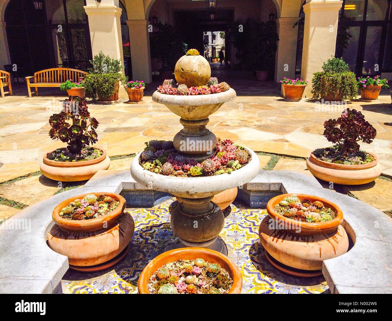 Santa Barbara, CA USA 18 Maggio, 2015 Santa Barbara City Council ha dichiarato una fase tre condizioni di siccità avviso. Le fontane di acqua sono spenti. Credito: Lisa Werner/StockimoNews/Alamy Foto Stock