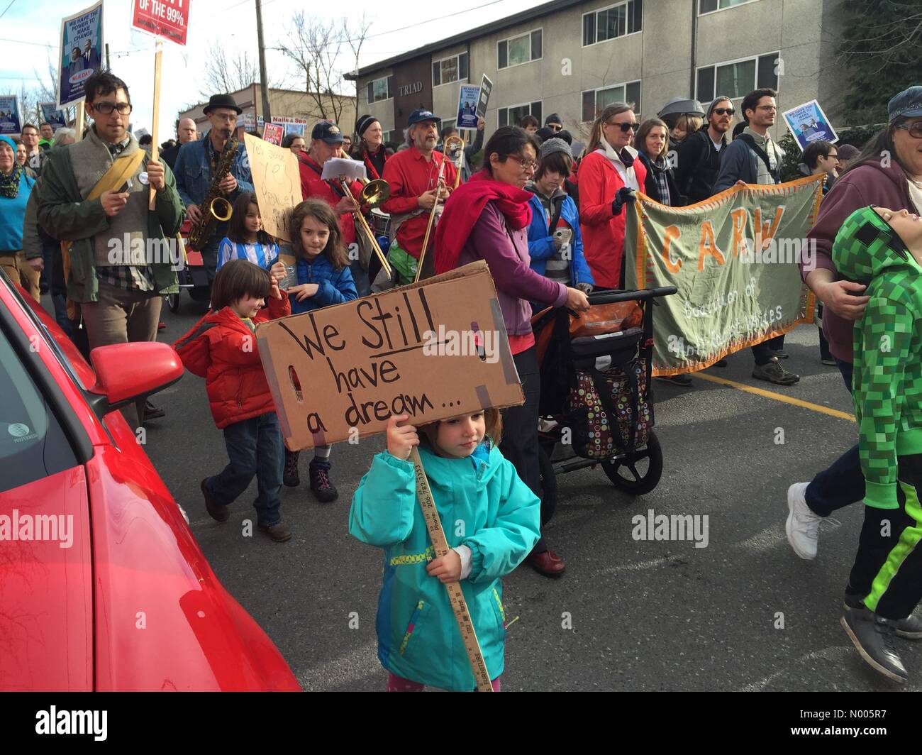 Ragazza con segno Abbiamo ancora un sogno durante il Martin Luther Ling Jr. giorno marzo a Seattle Foto Stock