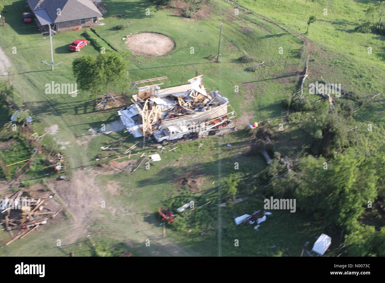 Oklahoma, Stati Uniti d'America. Il 10 maggio, 2016. Violento e mortale tornado colpisce vicino alla città di Elmore. Credito: Jazz Vescovo / StockimoNews/Alamy Live News Foto Stock