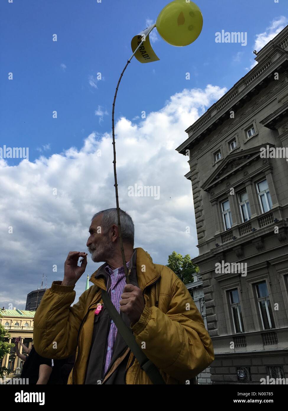 Dragoslava Jovanovića 5, Belgrado, Serbia. 25 Maggio, 2016. I dimostranti si sono riuniti di fronte al gruppo di città organizzata dalla "non annegare Belgrado" iniziativa su controverso demolizione di edifici di Belgrado Savamala del distretto. Credito: Marko Zamurovic/StockimoNews/Alamy Live News Foto Stock