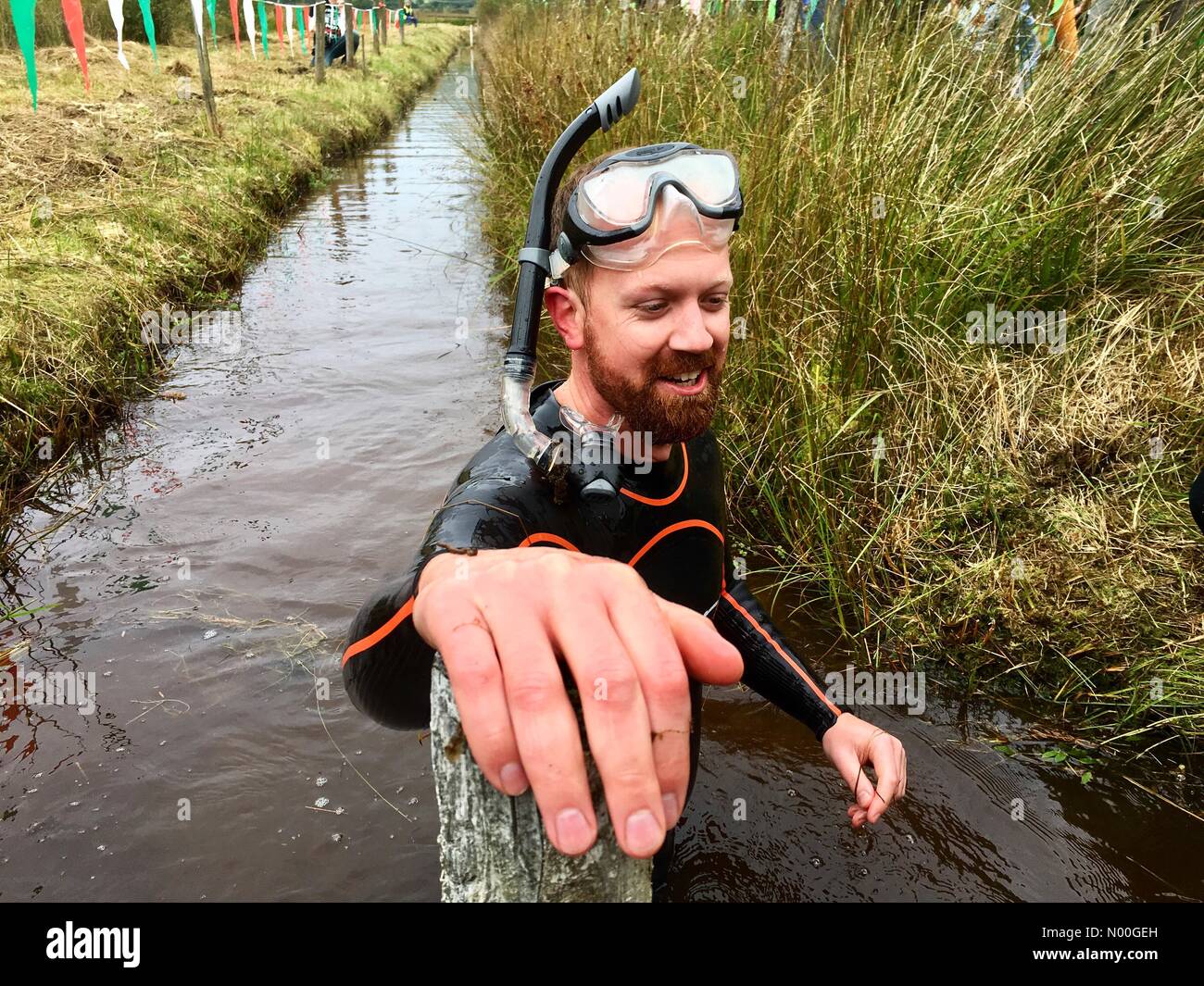 Mondo Bog Snorkelling campionato, Llanwrtyd Wells, Powys, Galles- concorrente maschio Foto Stock