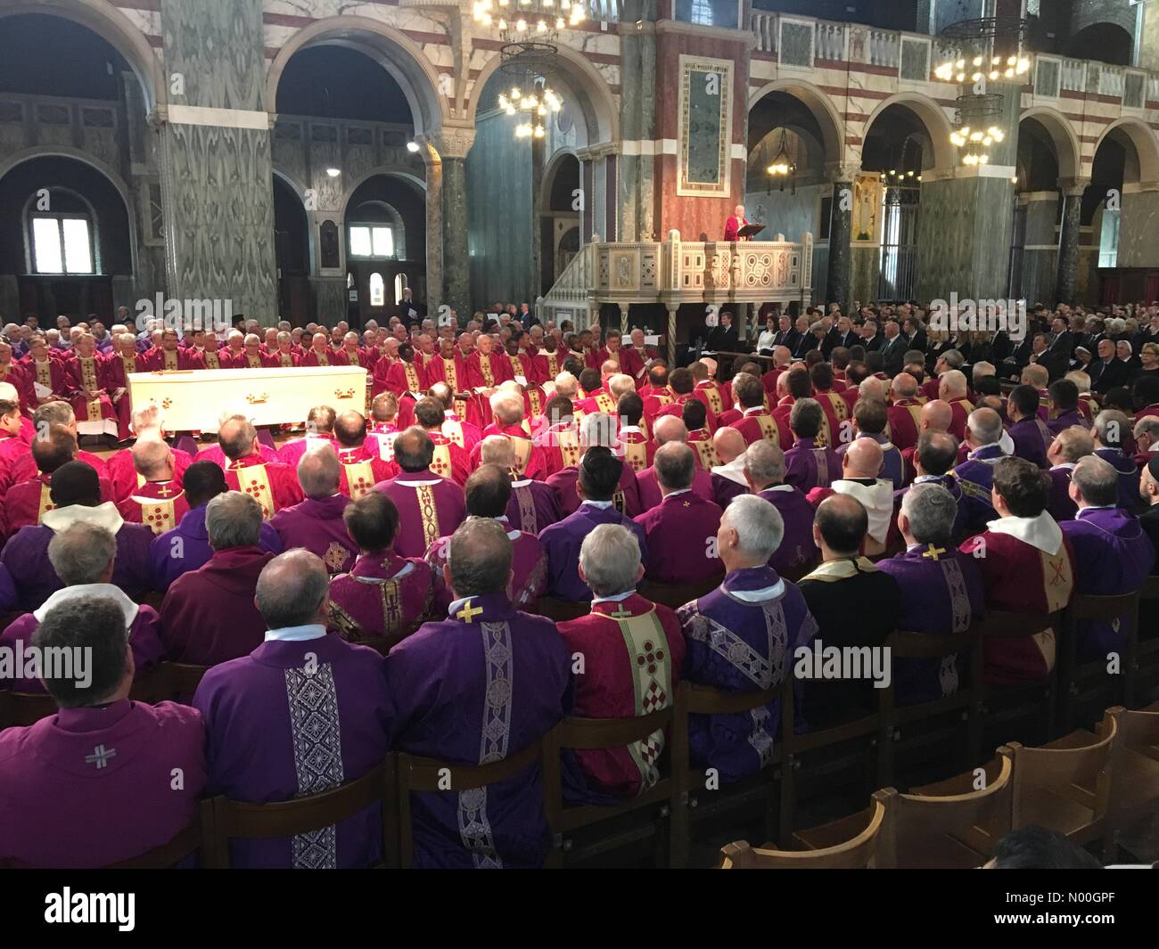 Bressenden pl, Londra, Regno Unito. Xiii Sep, 2017. il cardinale Cormac Murphy O Connor funerale credito: Graham hodson/stockimonews/alamy live news Foto Stock