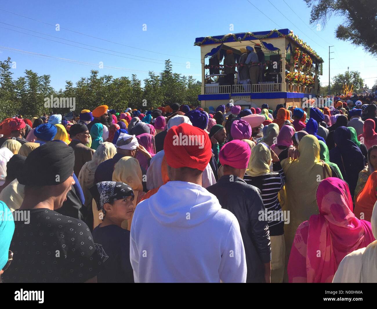 Yuba city, california, Stati Uniti d'America. 05 nov, 2017. 31 annuale parata sikh (nagar kirtan) in yuba City, California. Novembre 5th, 2017. Una celebrazione della cultura sikh in una regione del nord della California City con una grande popolazione sikh per oltre un secolo. Credito: kanwarjit singh boparai/stockimonews/alamy live news Foto Stock