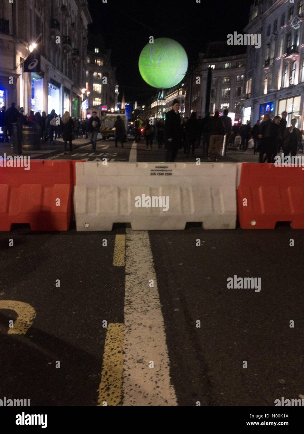 Londra, Regno Unito. 19 gennaio, 2018. 19/01/2018 Londra UK alcune strade sono state chiuse intorno a Oxford Circus per Lumiere London Light festival Credito: Emin Ozkan/StockimoNews/Alamy Live News Foto Stock